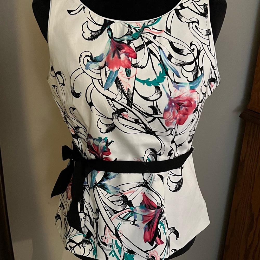 White House Black Market Top size 8